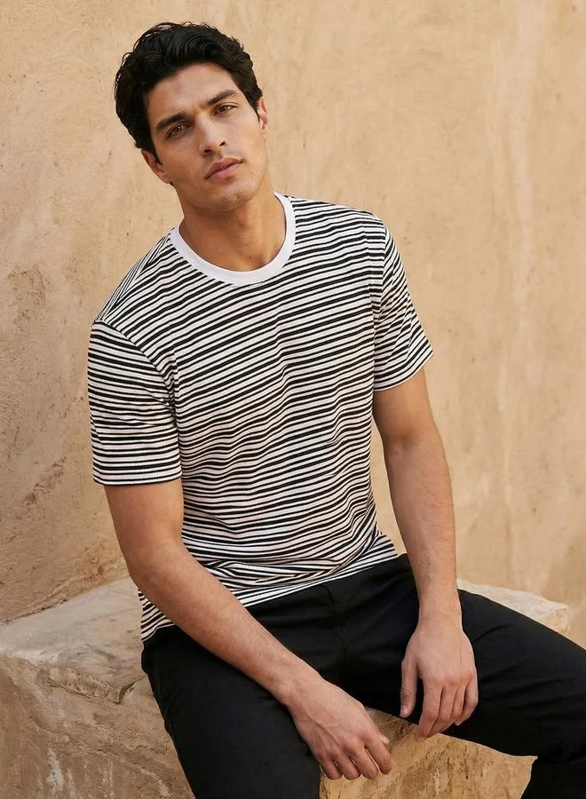 سبلاش فيڤ Men Regular Fit Crew Neck Short Sleeves Striped T-shirt